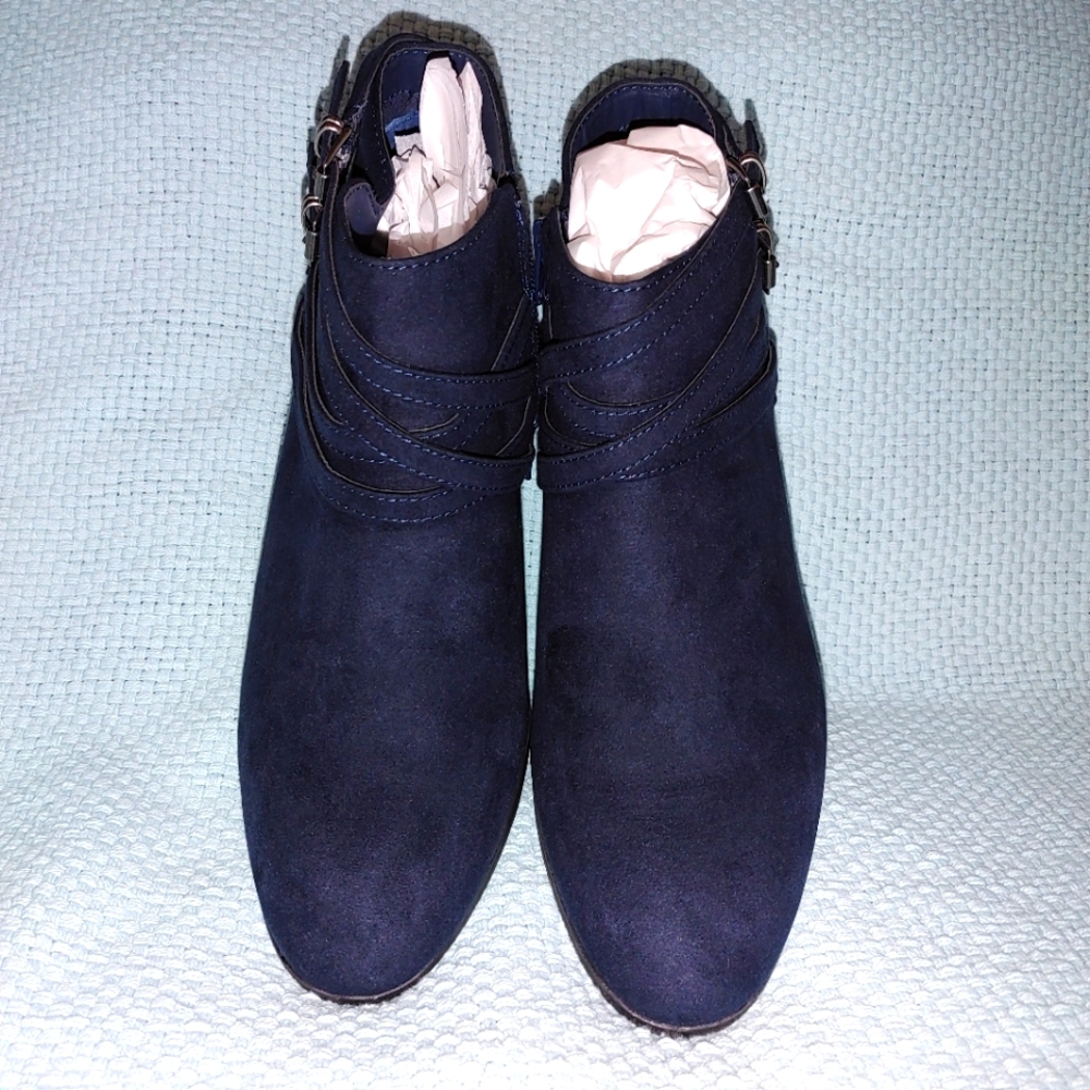 NAVY BLUE Booties